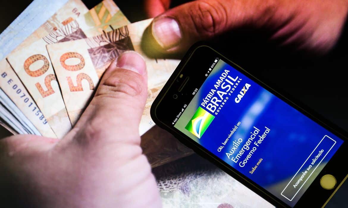 Auxílio emergencial sobe para R$ 500 com pagamentos até dezembro?