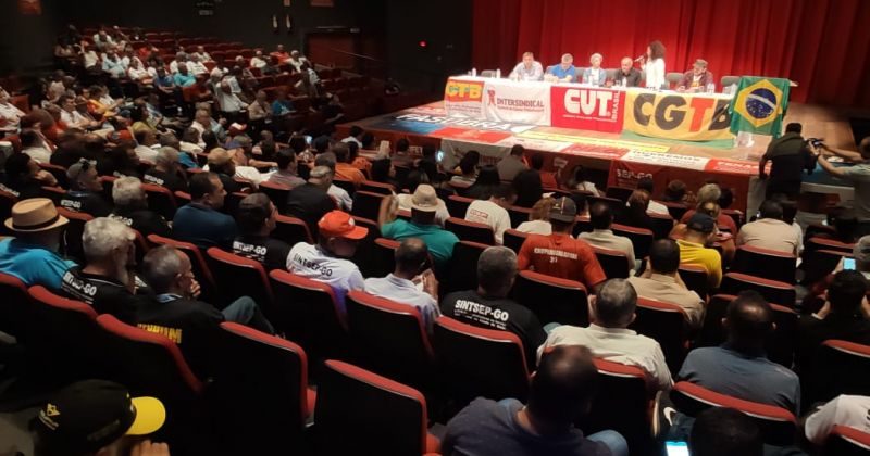 Trabalhadores da CTB-DF realizam plenária sobre educação