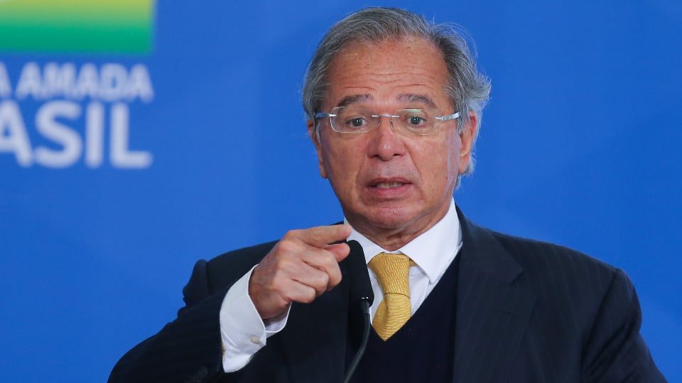Paulo Guedes afirma extensão do Auxílio emergencial por até 3 meses