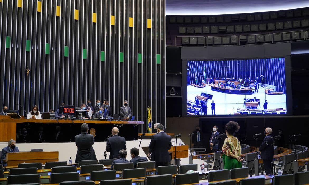 Auxílio emergencial pode causar mudanças na Constituição?