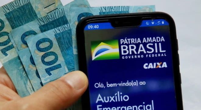 Auxílio emergencial deve aumentar para R$ 600 para famílias monoparentais