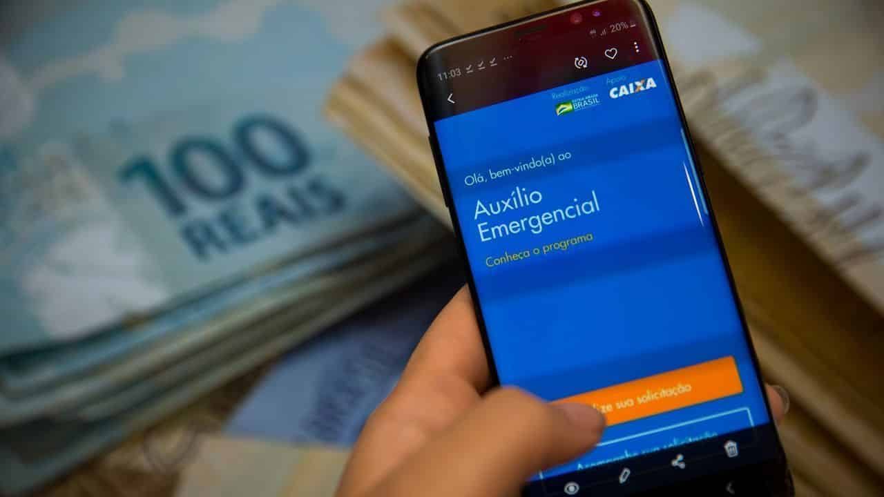Auxílio de R$ 1.200 para mães solteiras pode ser pago ainda em 2022?