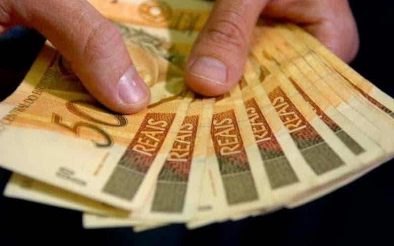 salário: recebe por fora da folha? Entenda os riscos