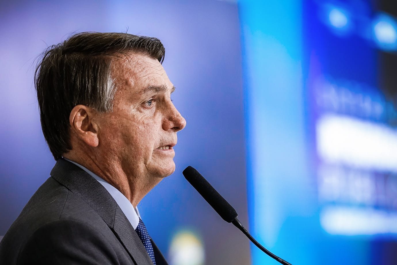 "Combate à dengue tá garantido" dizem internauta sobre desfile de Bolsonaro