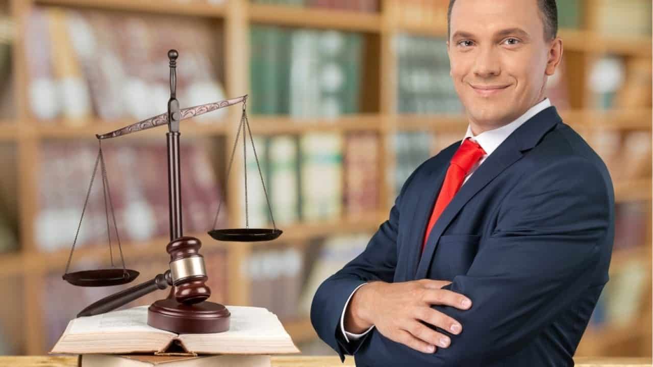 É preciso contratar um advogado para solicitar a minha aposentadoria?