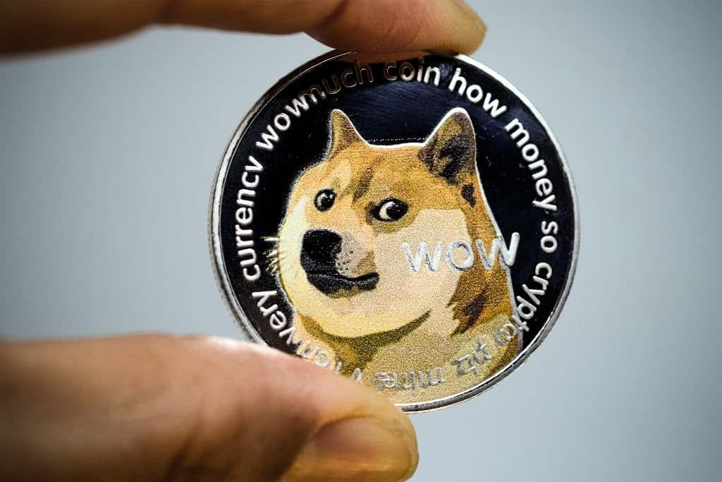 Dogecoin: vale a pena comprar? Como começar a investir?