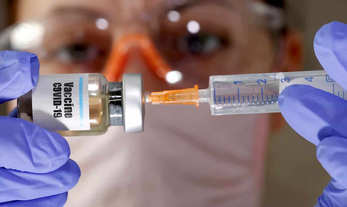 Foi demitido por justa causa ao não tomar vacina da Covid-19? Conheça seus direitos
