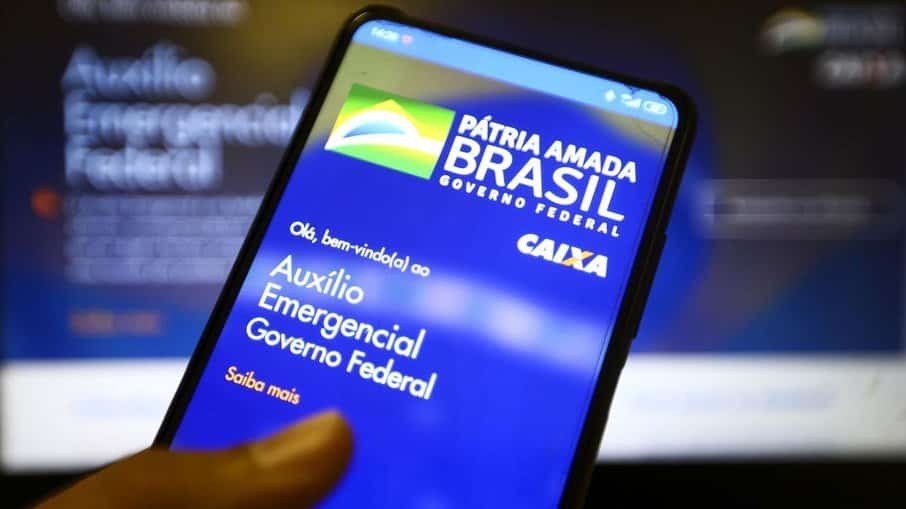 O que acontece se não devolver o auxílio emergencial?