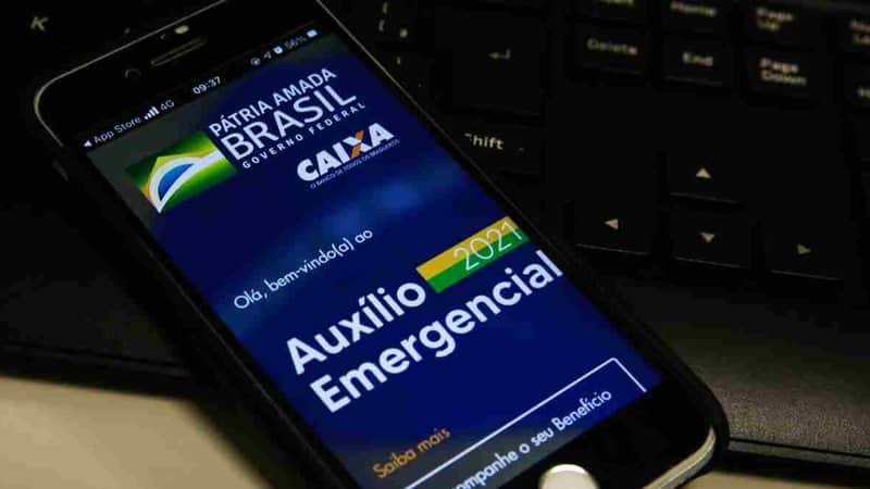 Como será a devolução do auxílio emergencial em 2022?