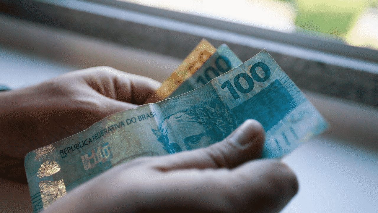Auxílio Emergencial: pais solteiros têm direito de receber até R$ 3 mil