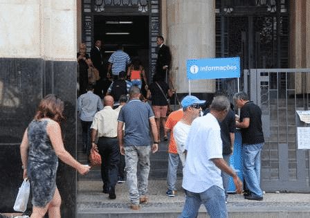 Quem tem abono PIS/Pasep de anos anteriores deve solicitar valor presencialmente