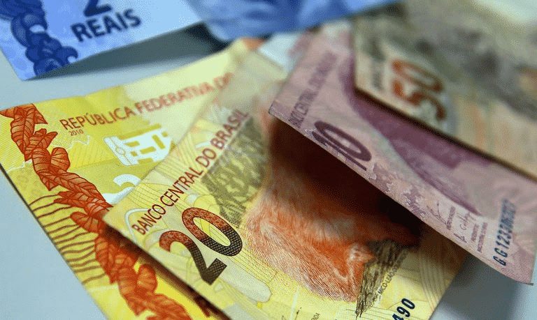 Como é feito o depósito do  FGTS? É função da empresa ou do colaborador?