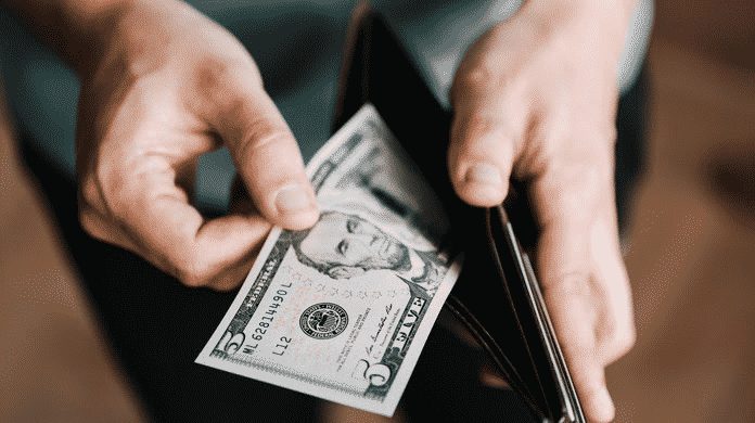 Pedidos de seguro desemprego ficam acima do previsto e Bolsa despenca
