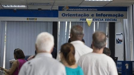 O que se sabe sobre os atrasos do INSS para fornecer benefícios?