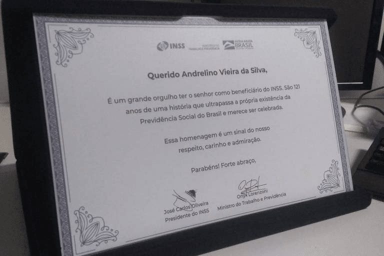 'Terror do INSS', homem de 121 anos, recebe homenagem do governo federal