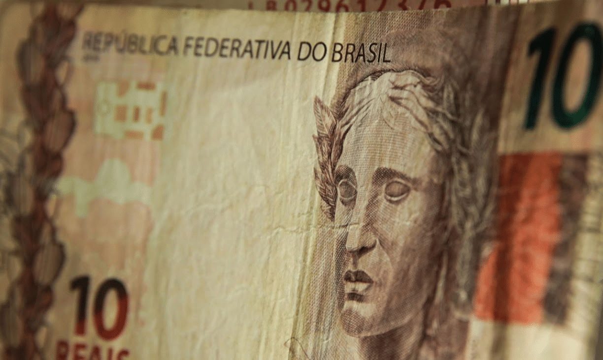 Qual o prazo máximo para moradores de cidades vítimas de enchentes solicitarem o FGTS emergencial?