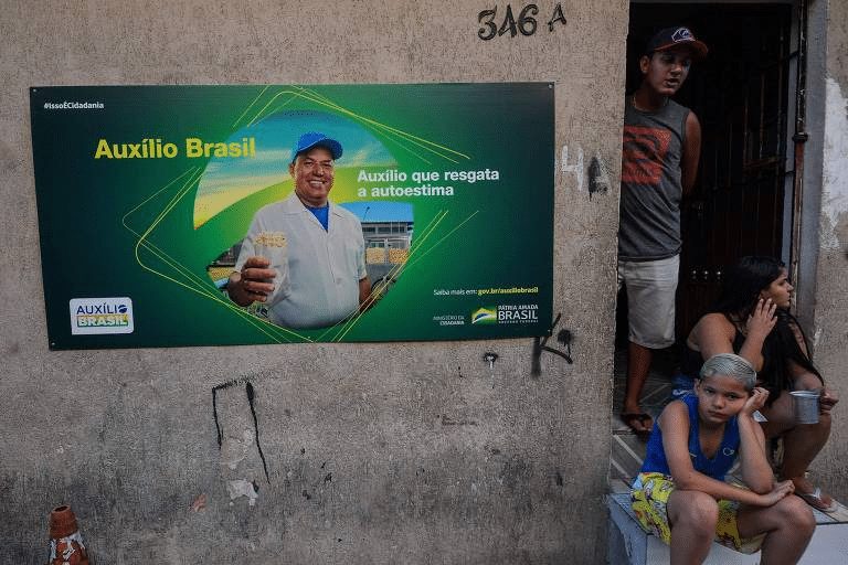 Governo vai anunciar empréstimo consignado para beneficiários do Auxilio Brasil: como vai funcionar?