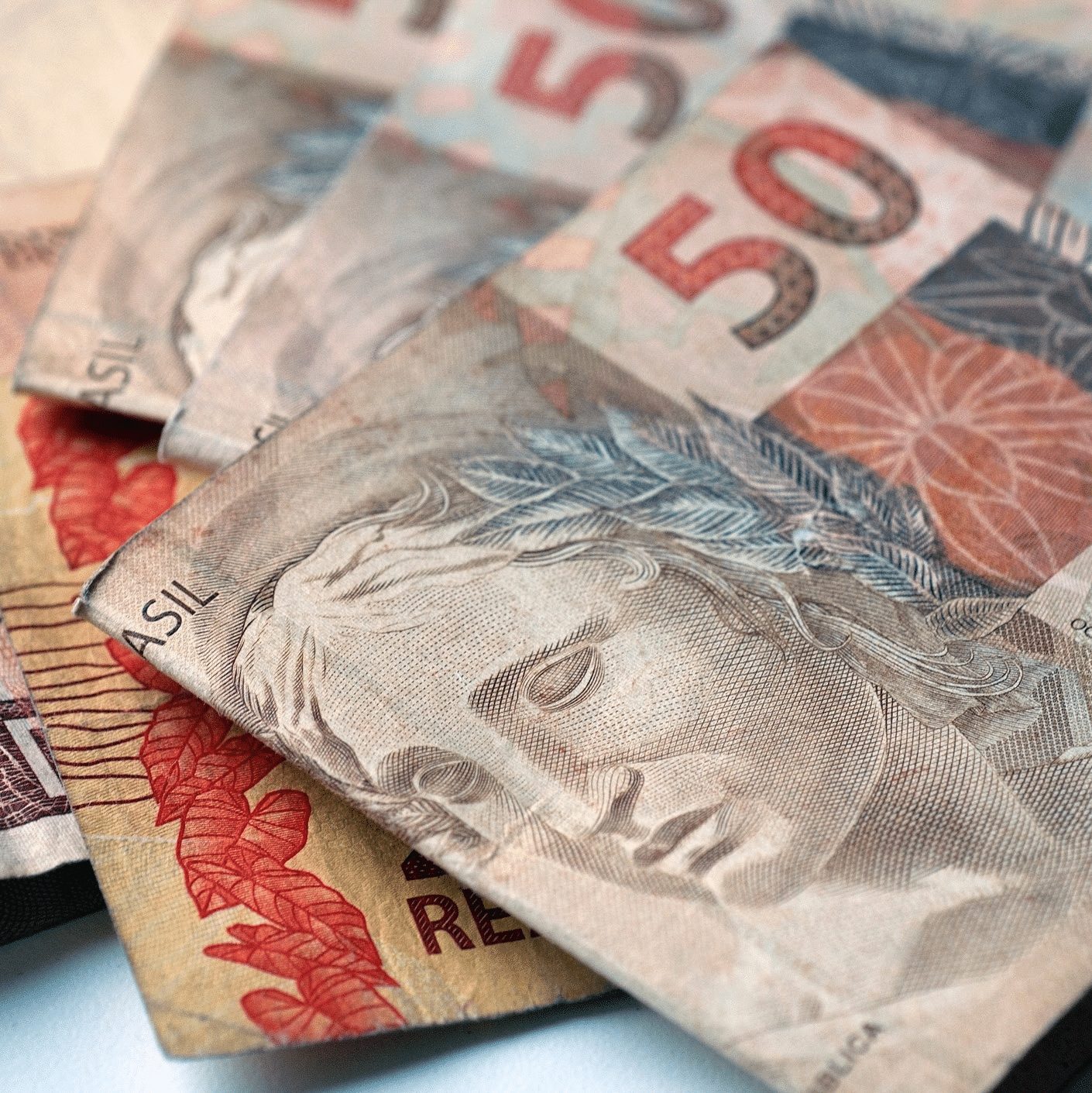 INSS: data do décimo terceiro foi trocada DE NOVO! Veja quando começa agora