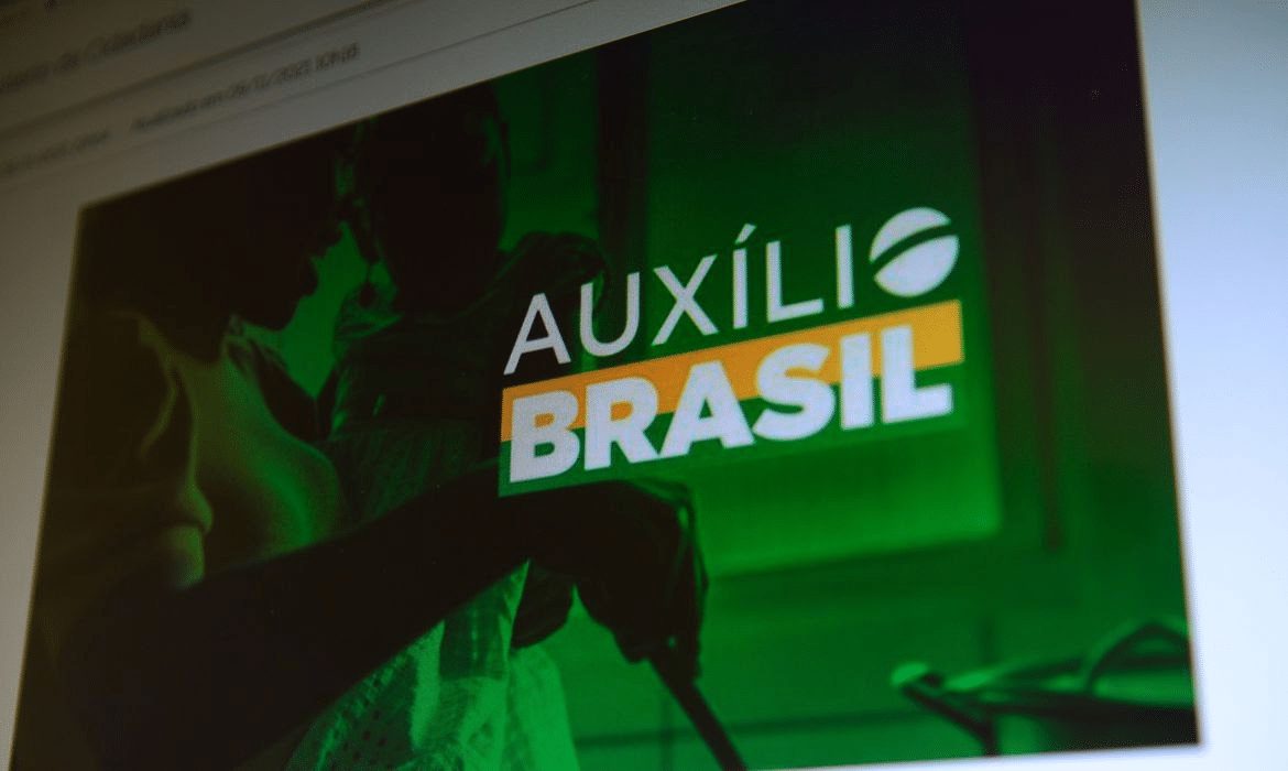 Auxílio Brasil vai pagar décimo terceiro em 2022