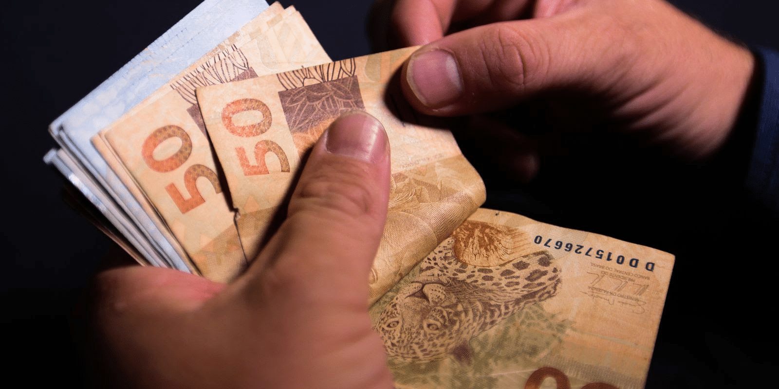 Governo propõe aumento de R$ 81 para o salário mínimo em 2023