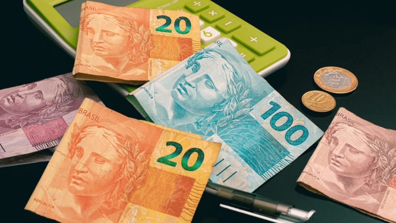 Pedidos por seguro-desemprego nos EUA avançaram acima do esperado.