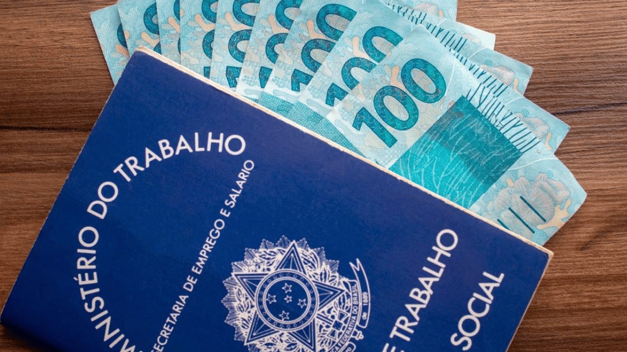Foi promulgada lei que fixa o valor do salário mínimo em R$ 1.212