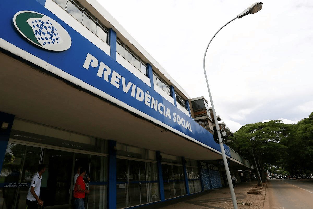 INSS substitui funcionários por robôs