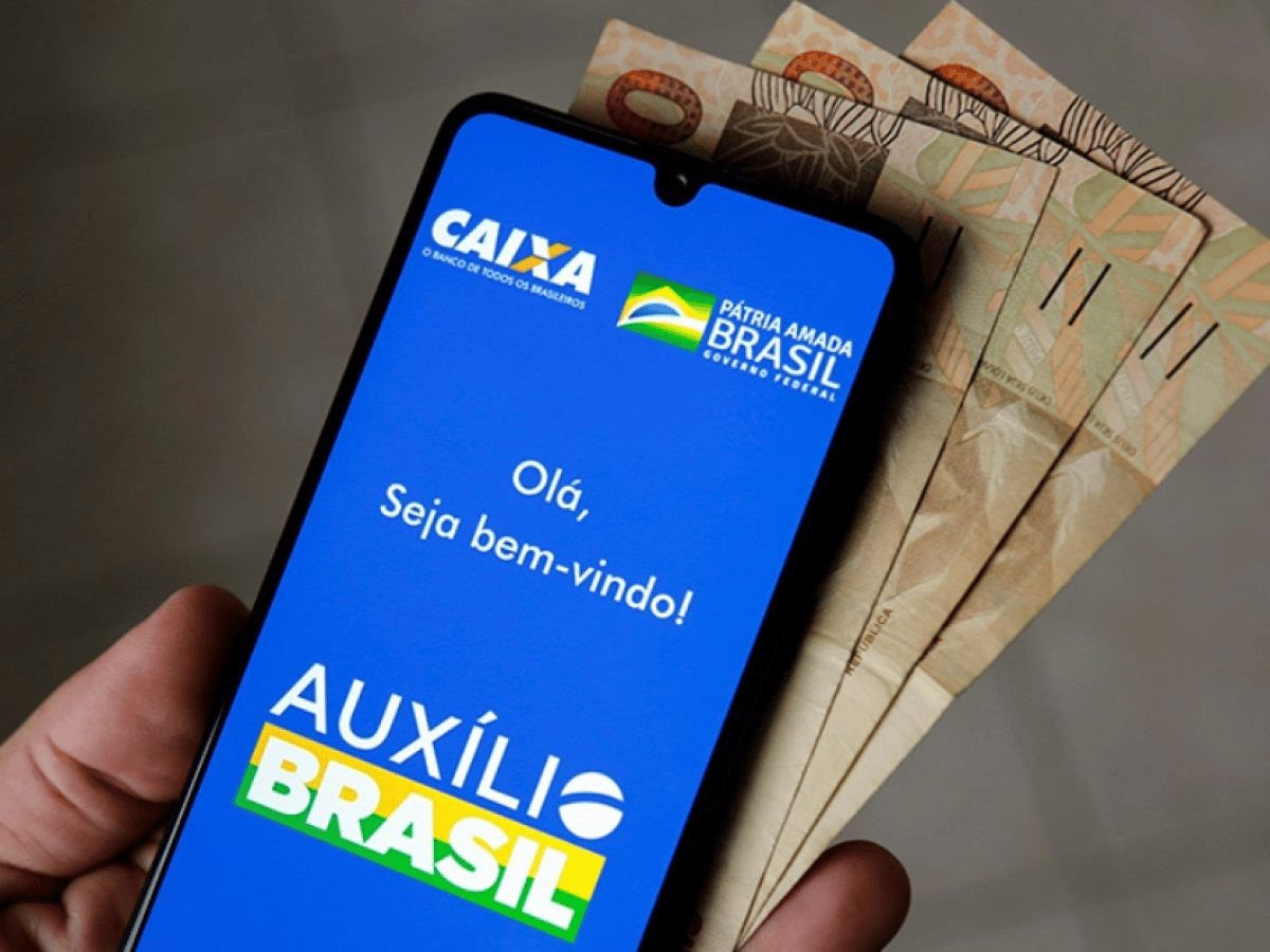 Governo Federal prevê realizar um acréscimo de R$ 300 no Auxílio Brasil