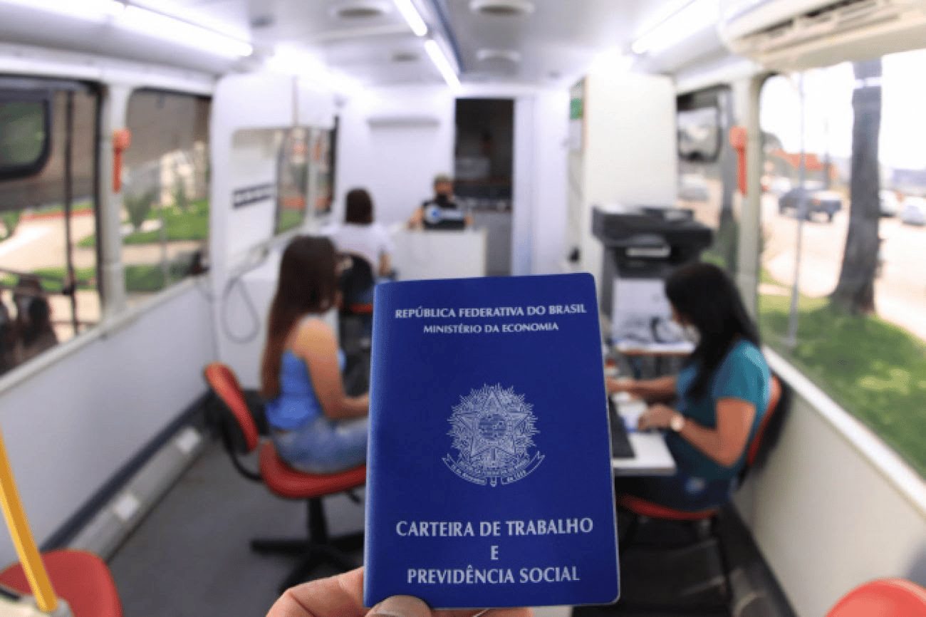 Estão abertas mais de 12 mil vagas de empregos formais no Paraná