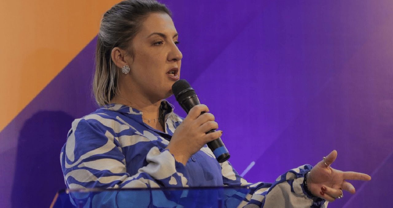 Auxílio Brasil: nova presidente da Caixa promete acelerar pagamentos de R$ 600