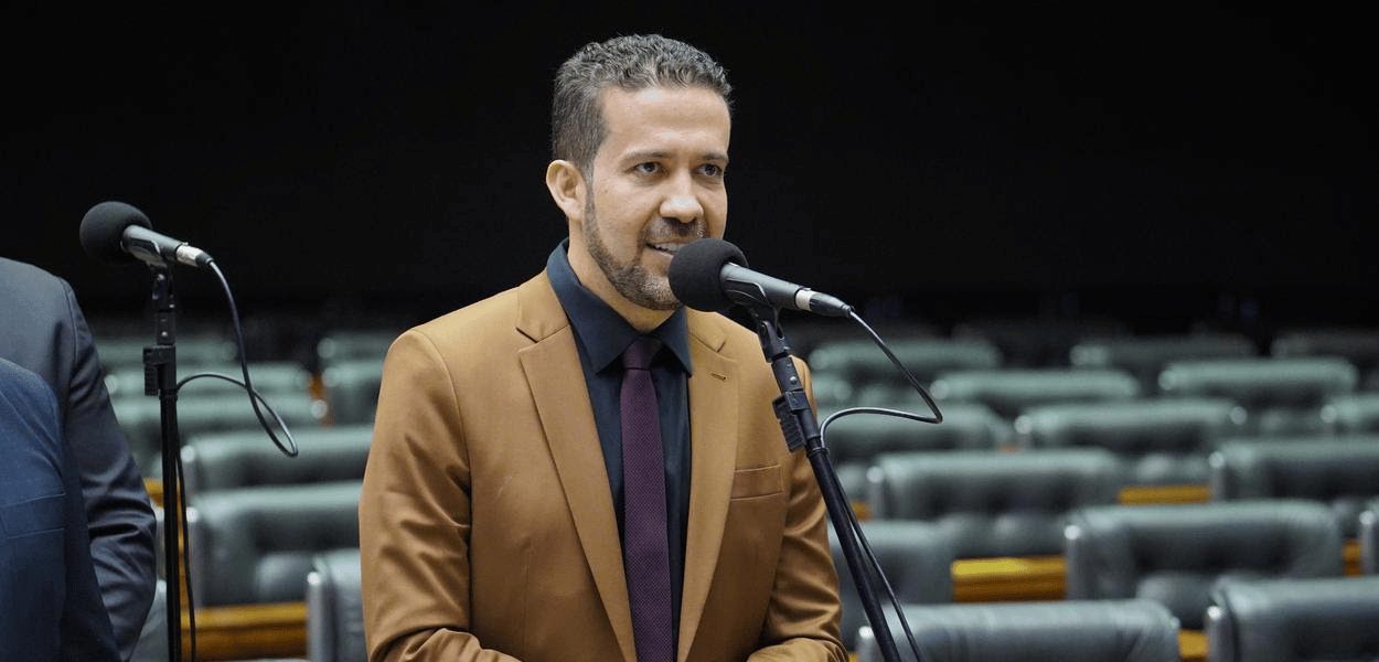 Janones propõe "Auxílio mais robusto" caso eleito