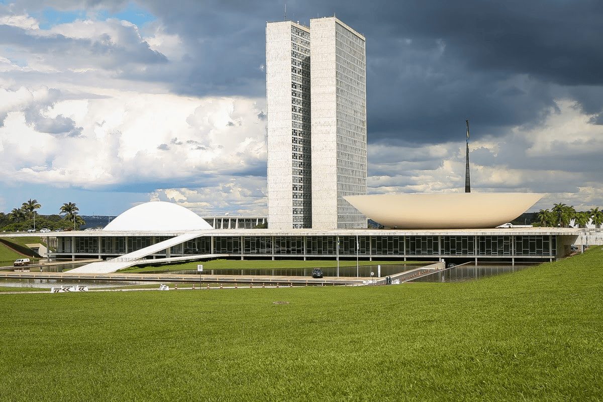 PEC que aumenta Auxílio Brasil pode ser votada nesta terça, 12