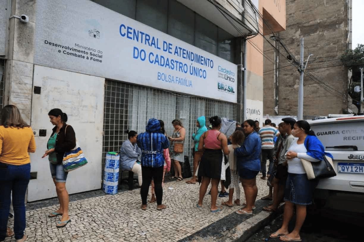 Auxílio Brasil: fila para entrar no programa seguirá crescendo, projeta CNM