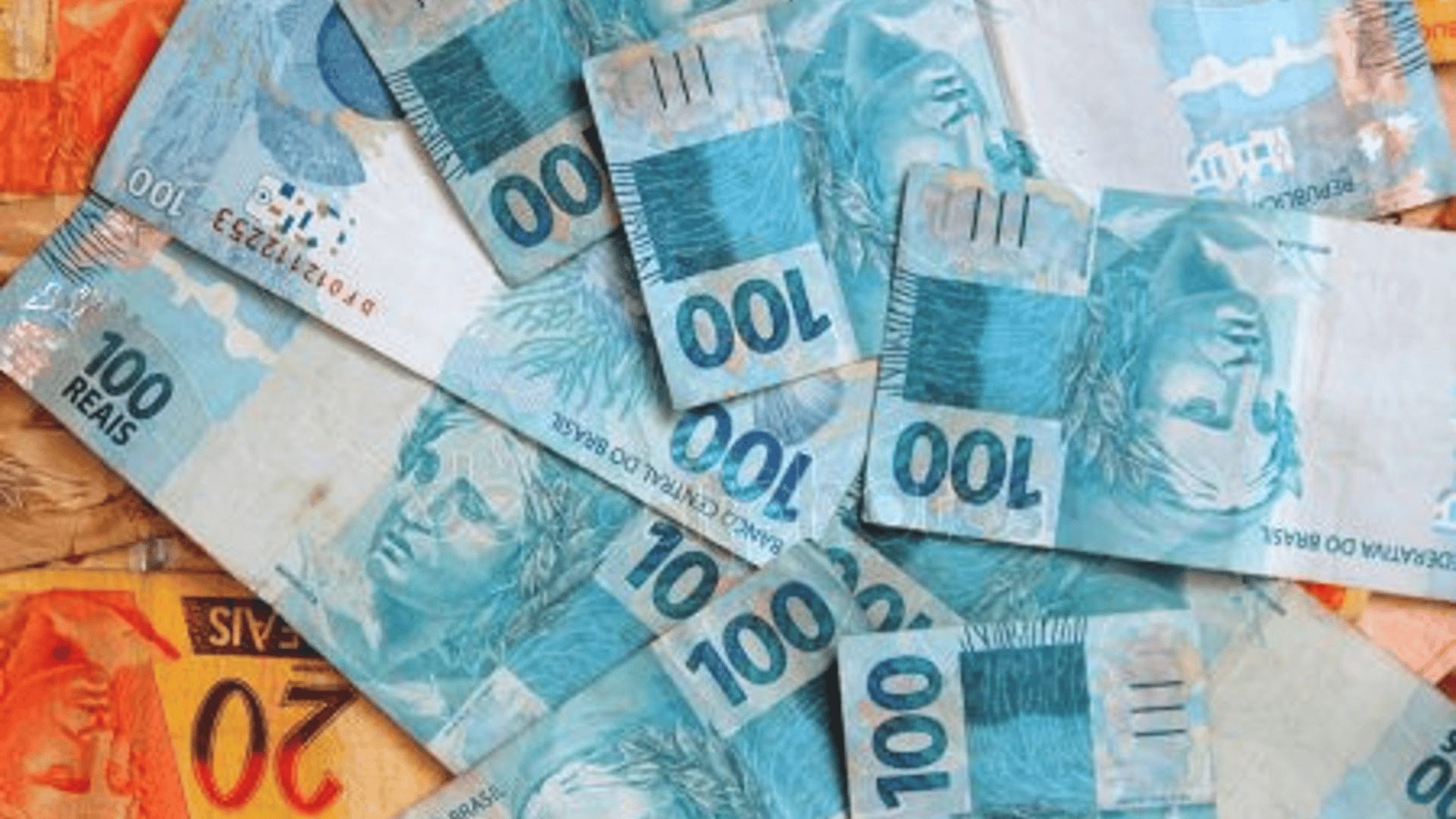 É fake mensagem que promete auxílio de R$ 2,5 mil via pix