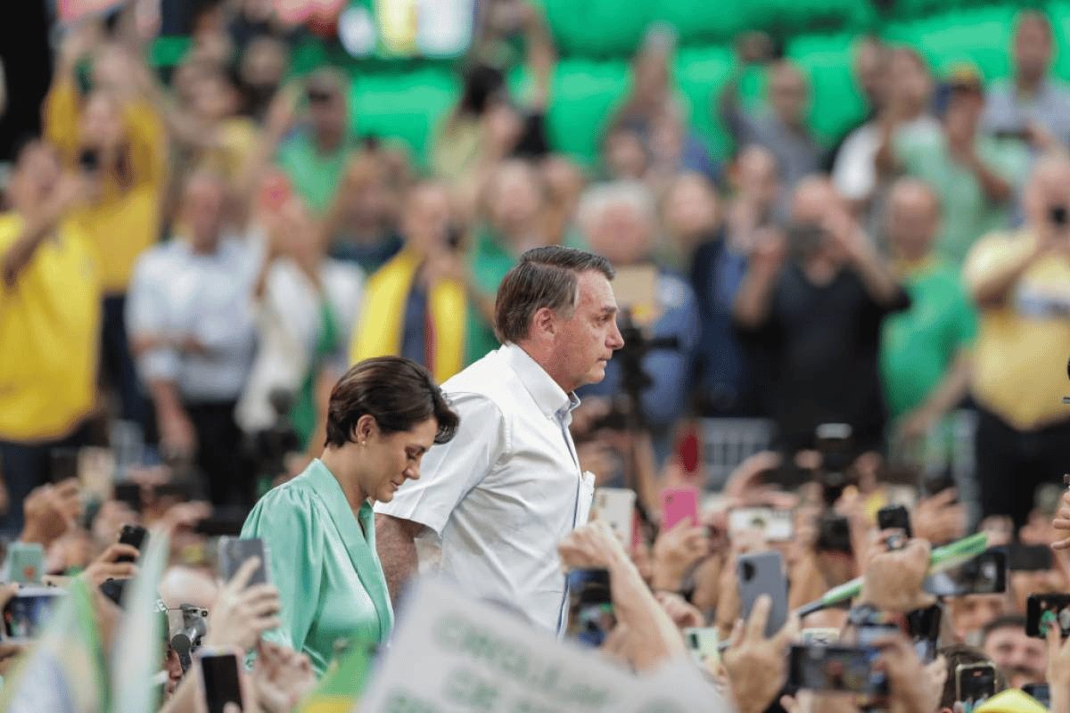 Auxílio: rejeição de Bolsonaro não cai mesmo após aprovação de PEC