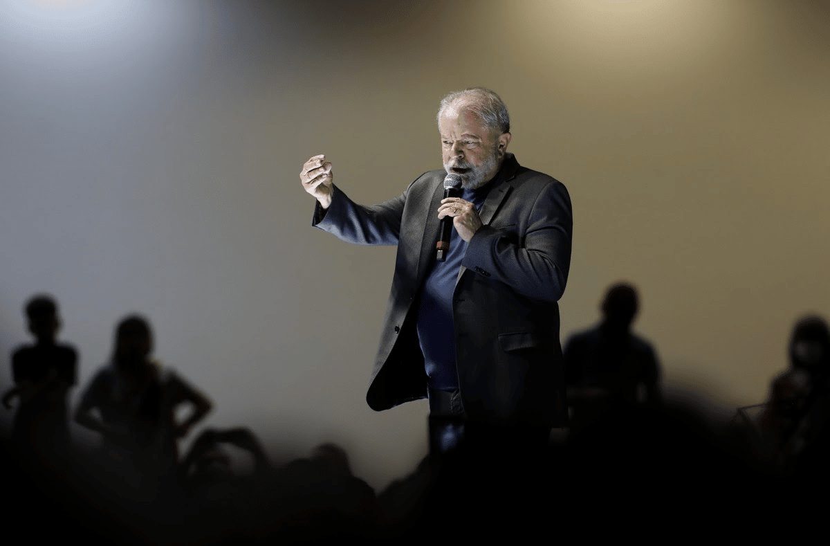 Lula indica que retomará Bolsa Família caso seja eleito