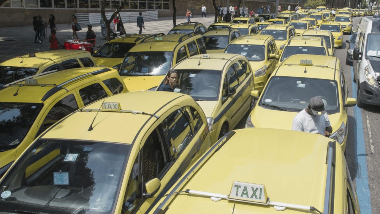Taxistas têm até dia 15 para fazer cadastro e receber auxílio