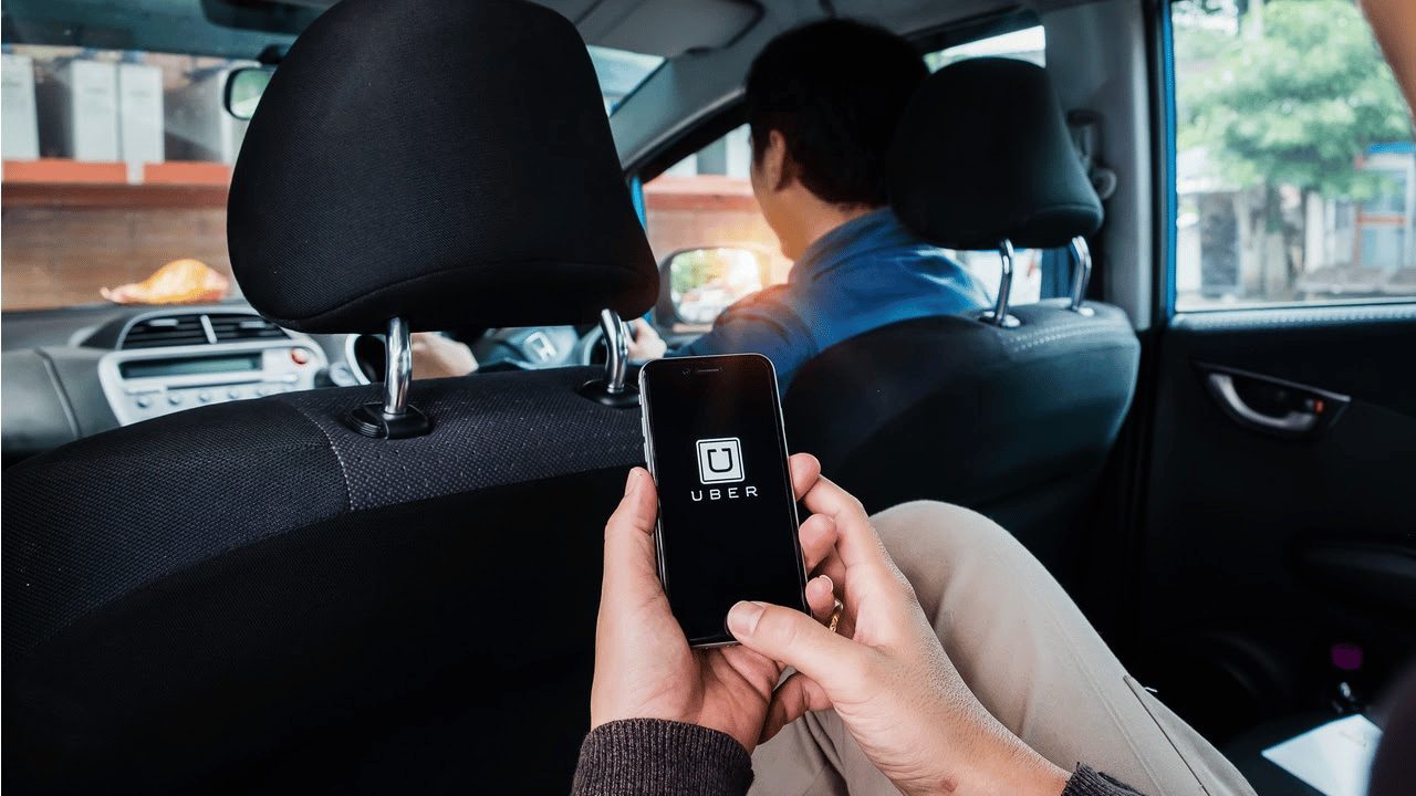 Motoristas de Uber poderão receber auxílio-taxista de R$ 1 mil?