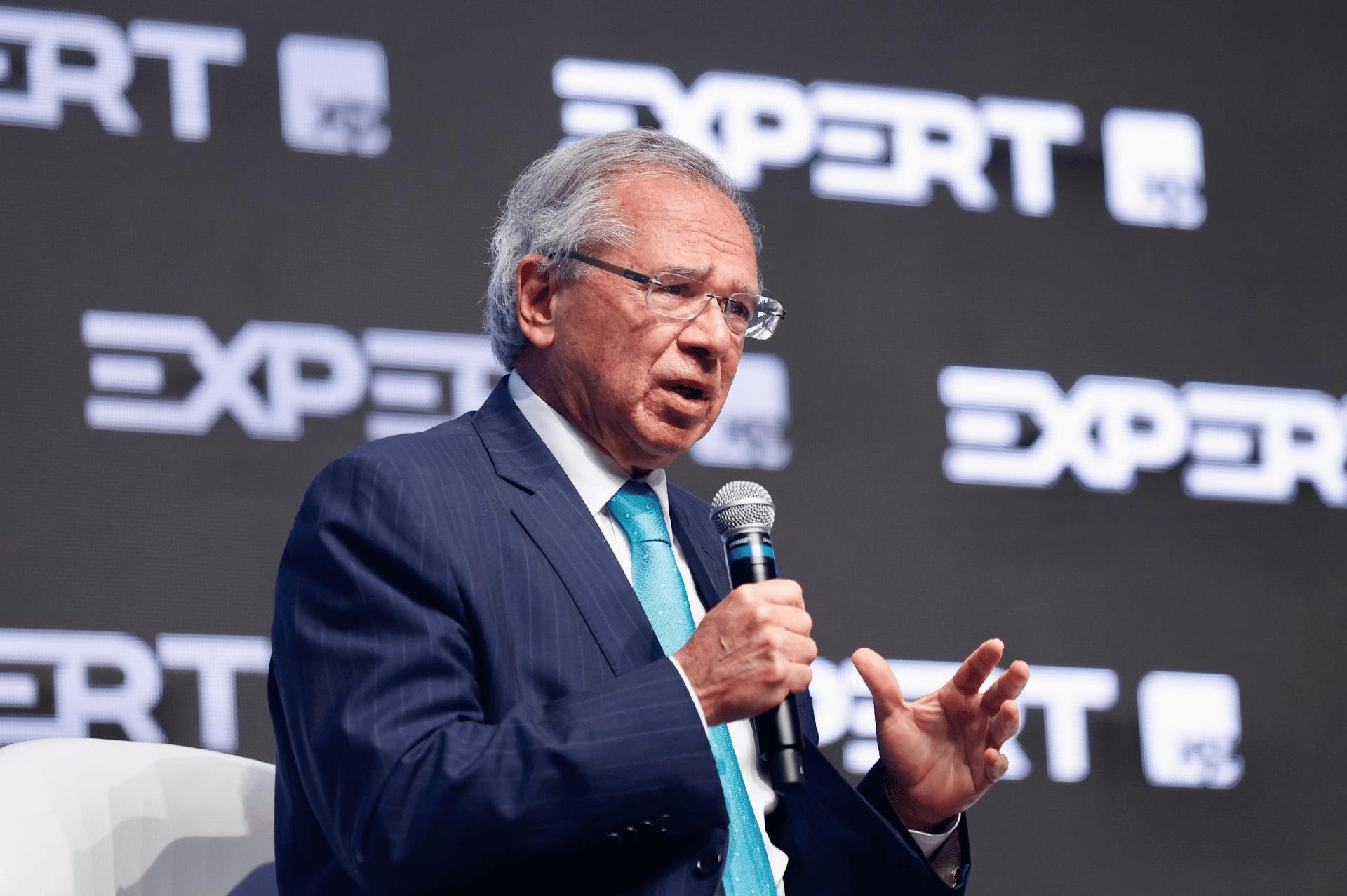 Guedes sinaliza que poderá manter Auxílio Brasil de R$ 600 em 2023