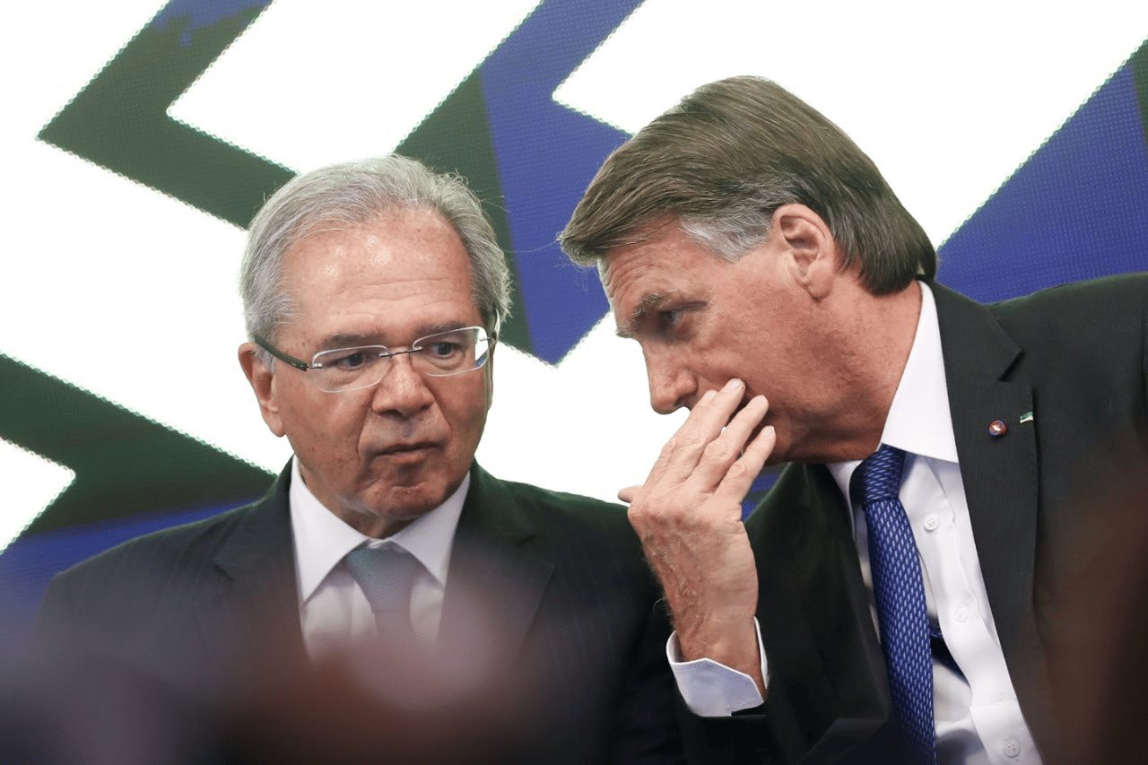 Bolsonaro se reúne para tentar diminuir juros do consignado do Auxílio