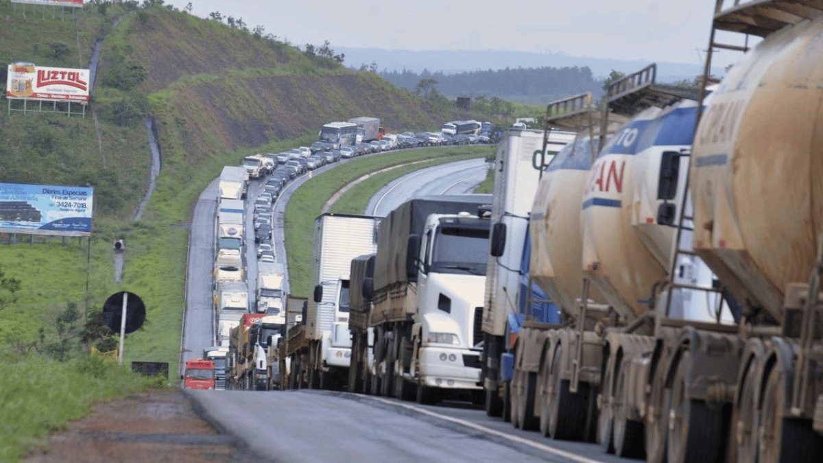 Caminhoneiros podem se cadastrar até dia 29 para receber auxílio