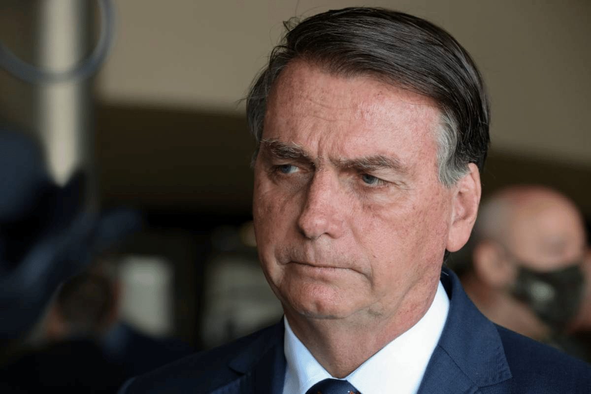 Mesmo com aumento do Auxílio, Lula segue liderando intenções de voto