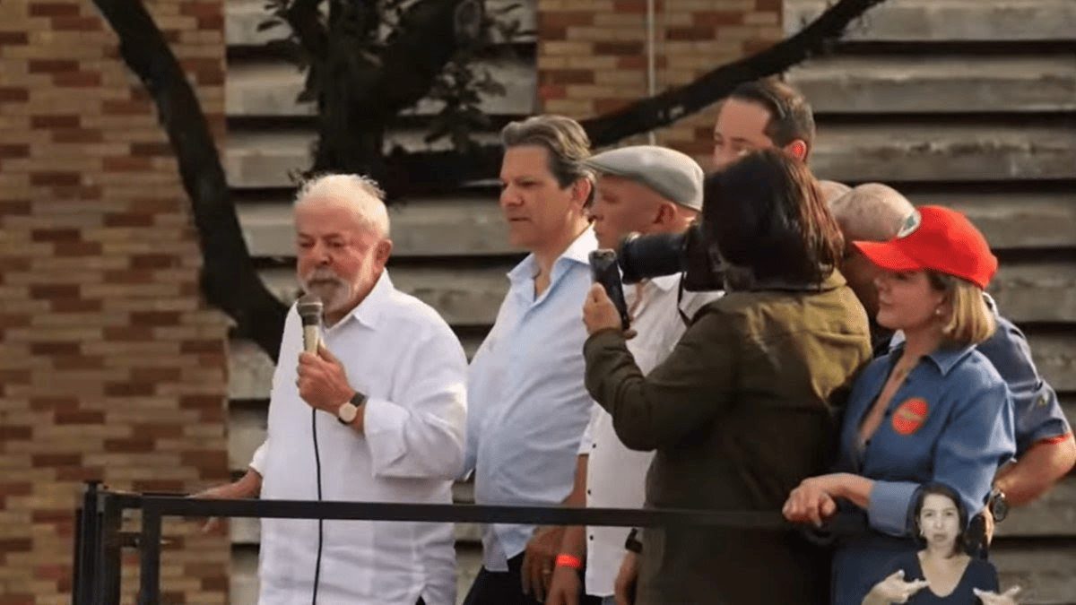 Lula indica que fará reajuste no Imposto de Renda