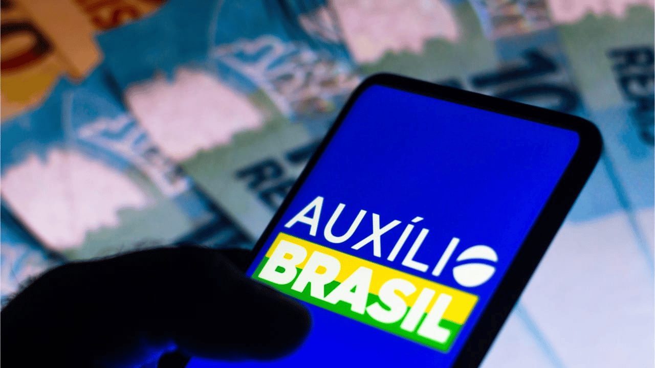 Ciro Gomes fala em criminalizar consignado do Auxílio Brasil