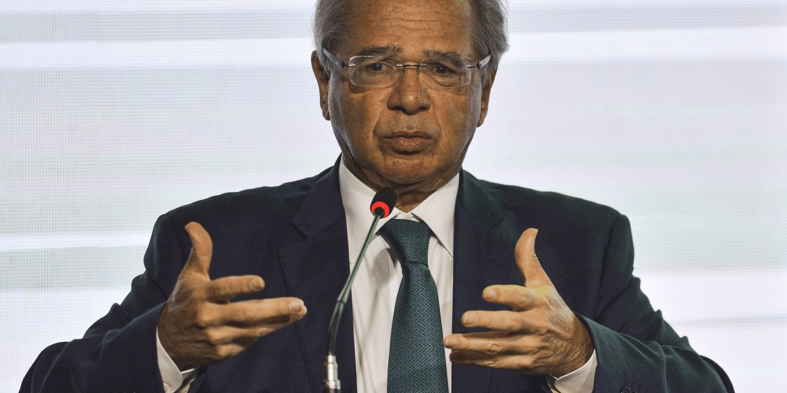 Guedes fala em prorrogar estado de calamidade para bancar Auxílio