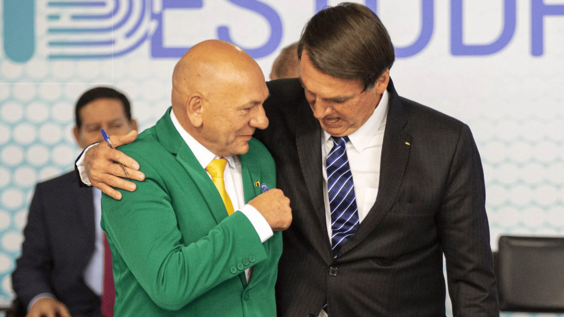 Aliado de Bolsonaro diz que Auxílio Brasil é uma “bolsa miséria”