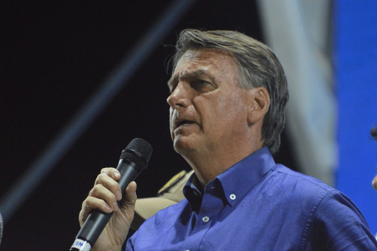 Bolsonaro segue apostando no Auxílio Brasil para virar votos