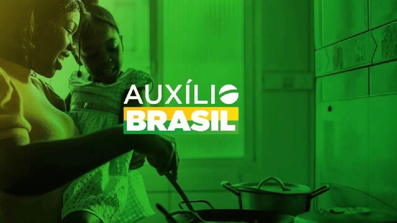 Auxílio Brasil: maioria usa benefício para comprar comida