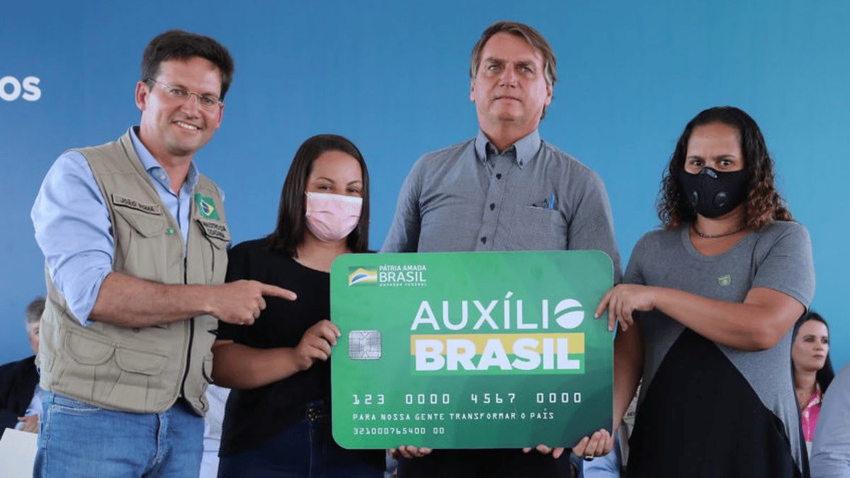 Por que Auxílio ainda não ajudou Bolsonaro? CEO responde