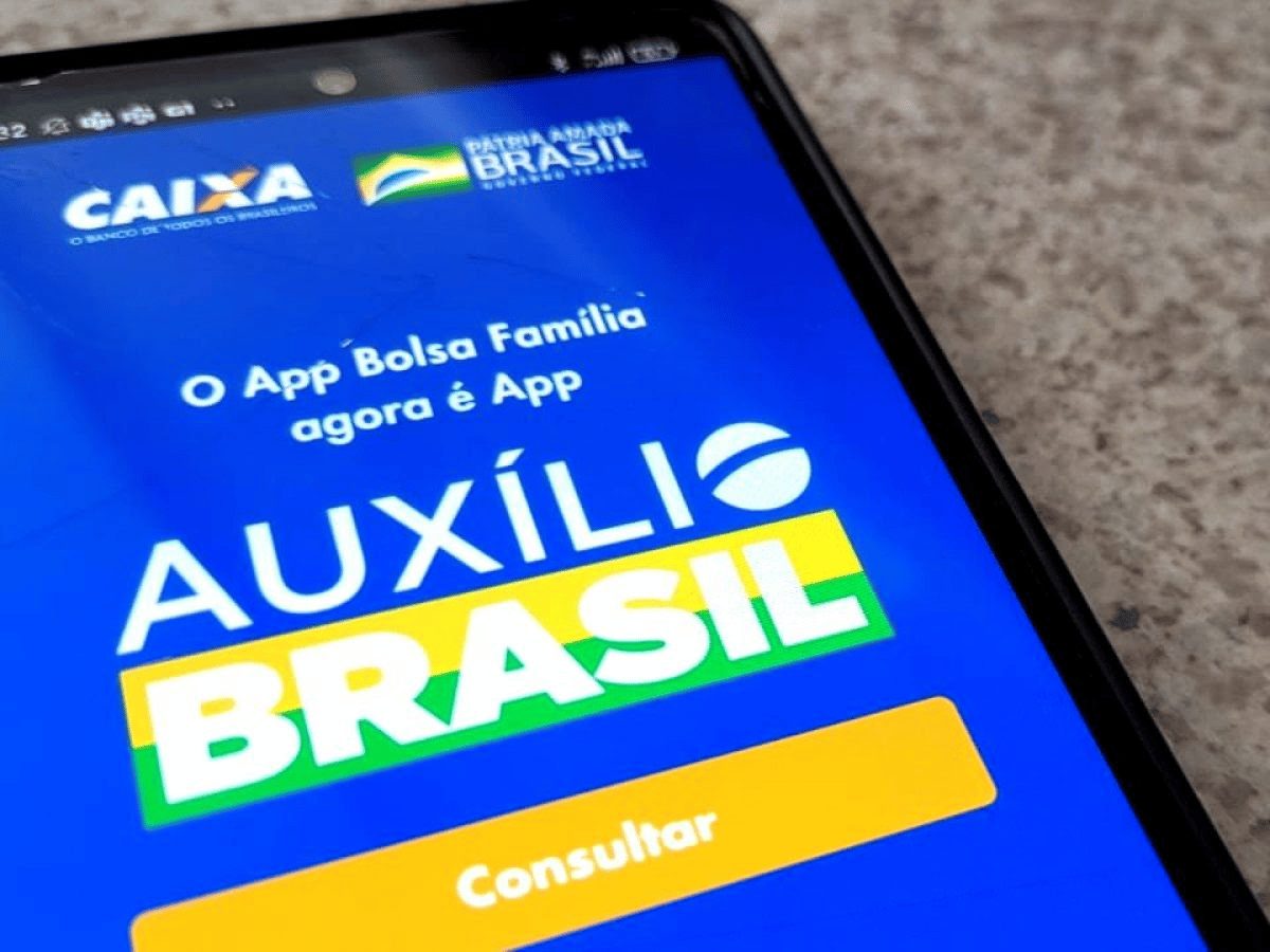 Governo deve apresentar proposta de 13º do Auxílio Brasil